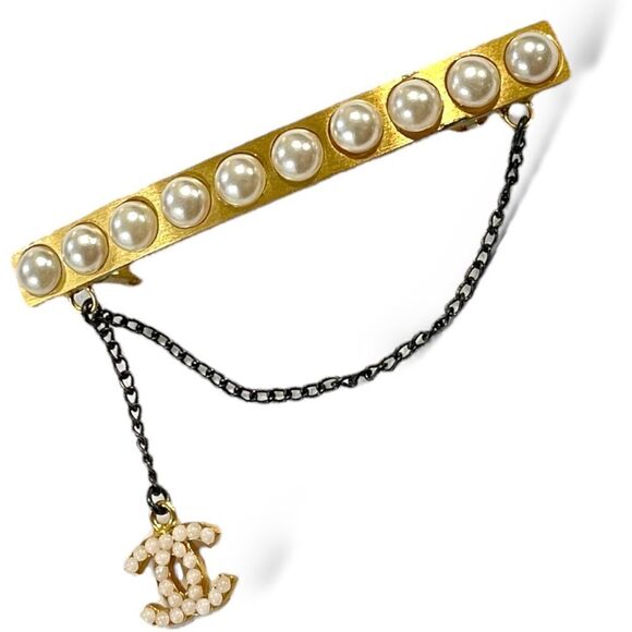 CHANEL Gold-Tone Vintage CC Logo & Faux Pearl French Snap Clip Barrette - Picture 1 of 9